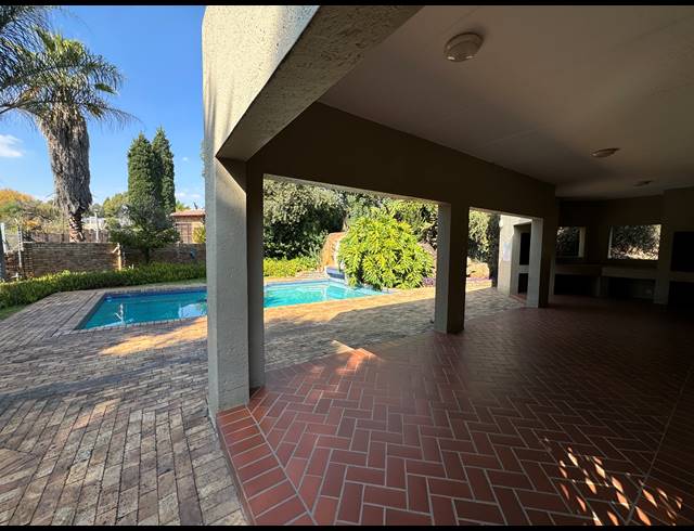 1 BEDROOM APARTMENT FOR SALE IN BRYANSTON